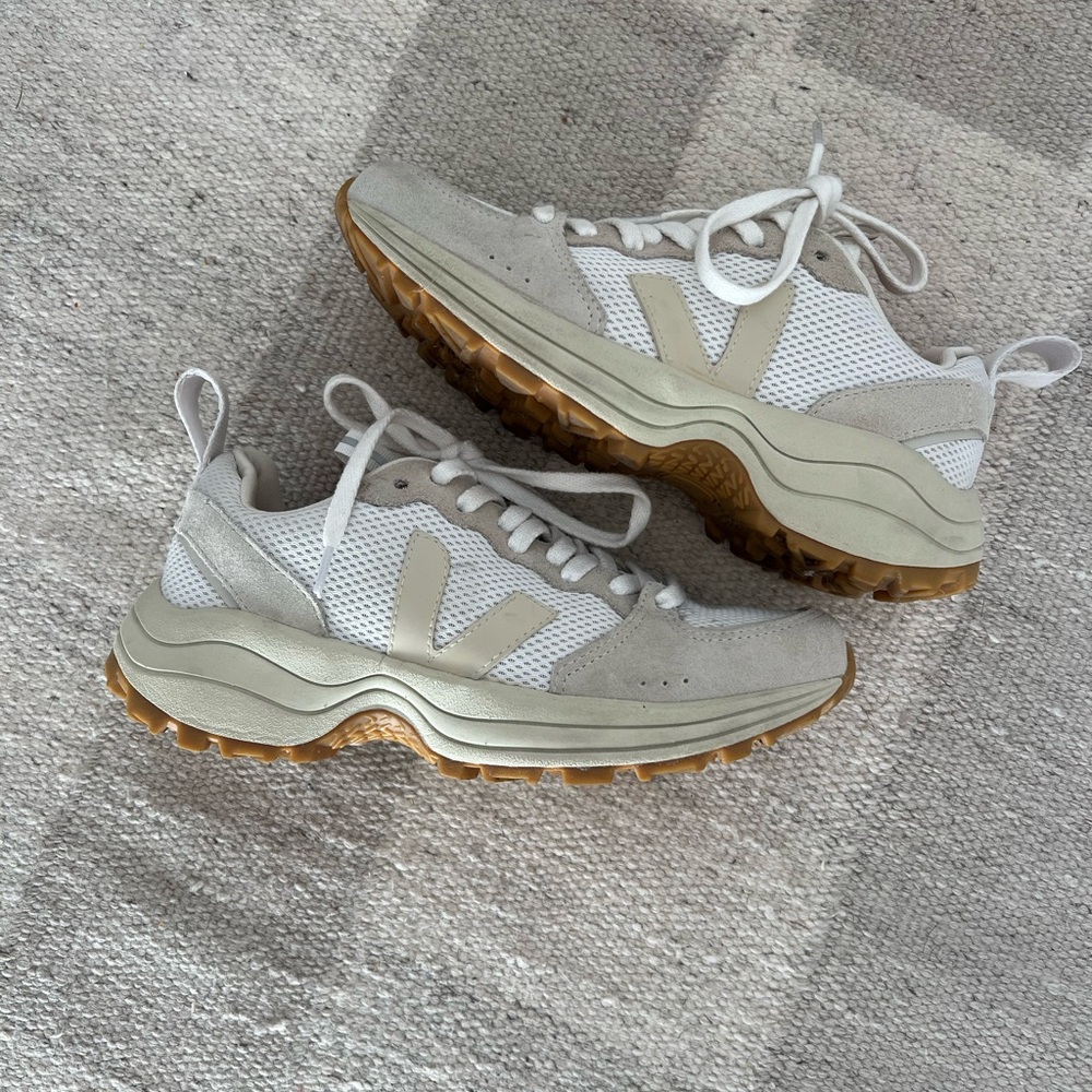 Veja Venturi sneakers size 39 / US 8